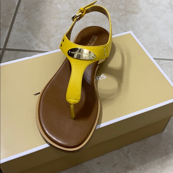NEW Michael Kors Sandals - Picture 1 of 1